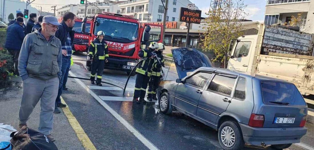 Karamürsel ilçesinde seyir halinde olan bir aracın ön kısmında meydana