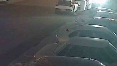 Hatay’da meydana gelen şiddetli fırtına sonucunda, Denizciler Mahallesi’nde bir çöp