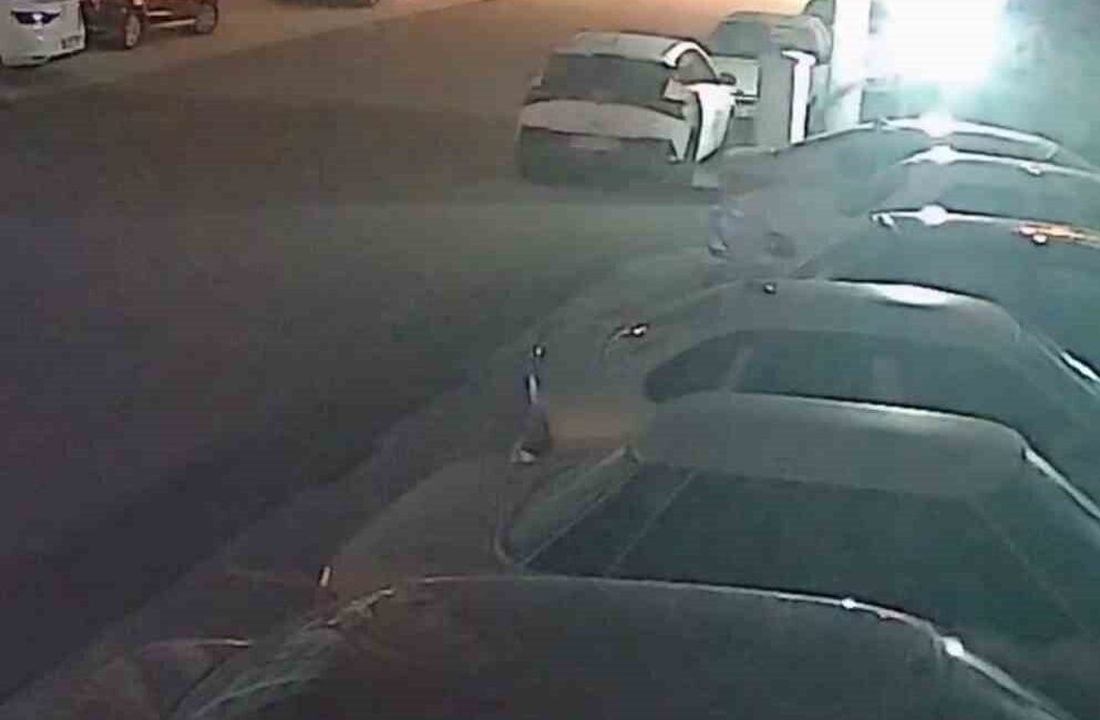 Hatay’da meydana gelen şiddetli fırtına sonucunda, Denizciler Mahallesi’nde bir çöp