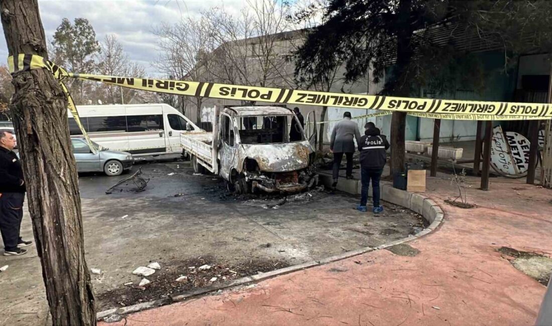Manisa’nın Yunusemre ilçesinde bir araç yangınında hayatını kaybeden bir erkek