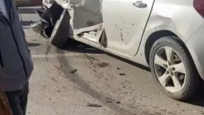 Siirt, Hükümet Bulvarı Caddesi’nde meydana gelen trafik kazasında, adliye ışıklarında