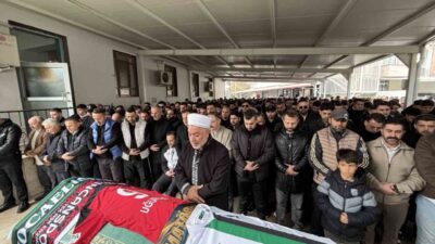 Kocaeli’nin İzmit ilçesinde, gece saatlerinde meydana gelen silahlı kavgada ağır