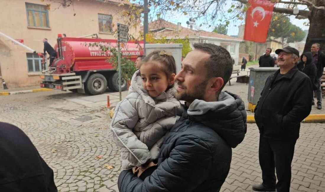 Sındırgı, Balıkesir ilçesinde 27 Ekim Depremi sonrasında ağır hasar alan