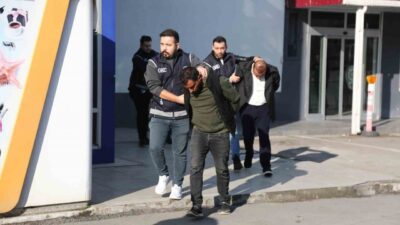 Adana’da göçmen kaçakçılığı yaptığı belirlenen bir şebekeye yönelik gerçekleştirilen operasyonda