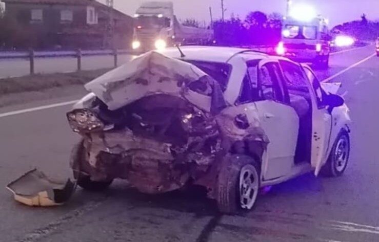 Alaçam ilçesinde meydana gelen trafik kazasında 3 araç çarpıştı ve