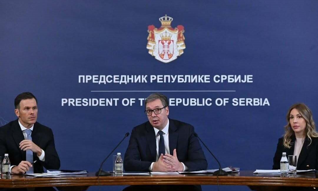 Sırbistan Cumhurbaşkanı Aleksandar Vucic, Pancevo şehrindeki petrol rafinerisinin faaliyetlerini sürdürebilmesi