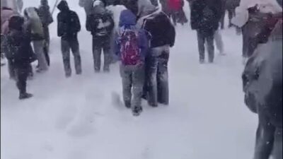 Şırnak il merkezindeki şiddetli kar yağışı nedeniyle okullar tatil edildi