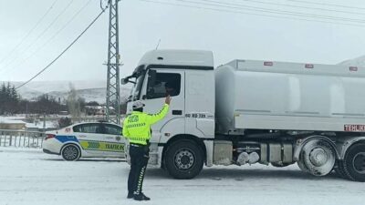 Sivas, ülkenin çeşitli bölgelerinde etkili olan yoğun kar yağışından nasibini