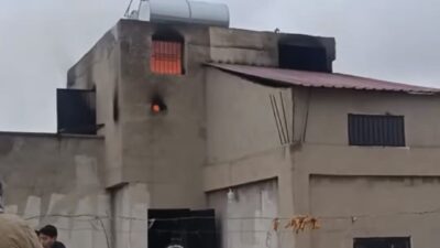 Siverek ilçesindeki bir apartmanın çatı katında meydana gelen yangın, itfaiye