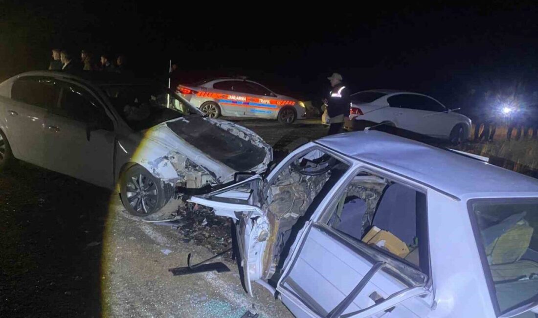 Siverek ilçesinde meydana gelen feci bir trafik kazasında, iki otomobilin