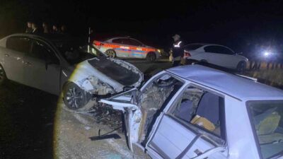 Siverek ilçesinde meydana gelen feci bir trafik kazasında, iki otomobilin
