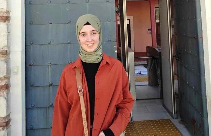 Zonguldak’ta bir polis memurunun 18 yaşındaki kızı, banyodaki şofbenden sızan