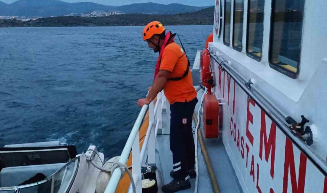 Bodrum ilçesi açıklarında su alan ve içinde bir kişi bulunan