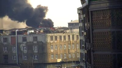 Sultangazi ilçesine bağlı Cebeci Mahallesi’nde bir binanın çatısında yangın çıktı.