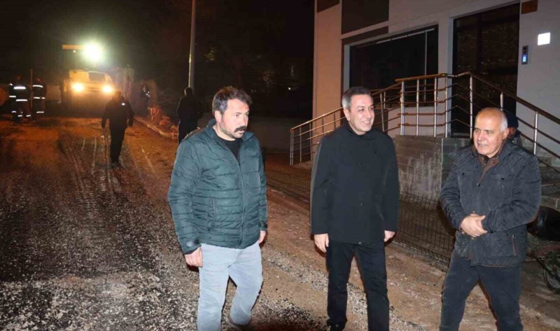 Sungurlu Belediyesi ekipleri, vatandaşların daha konforlu ulaşım sağlayabilmesi için gece-gündüz