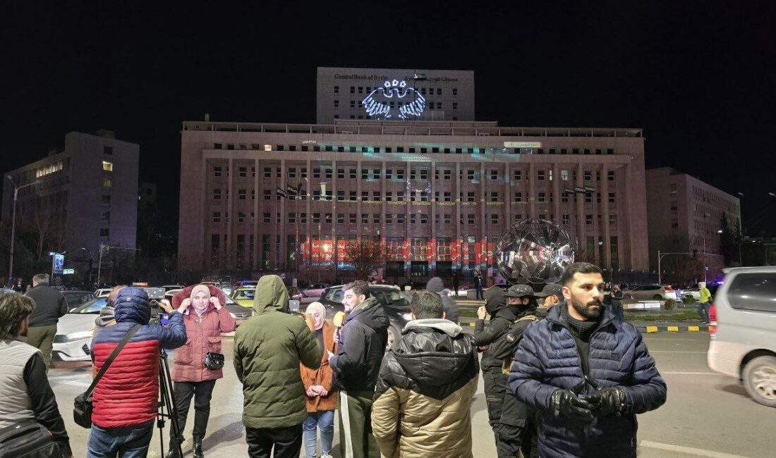 Suriye’de Baas rejiminin devrilmesinin ardından, ülkede yeni banknotlar tanıtıldı ve
