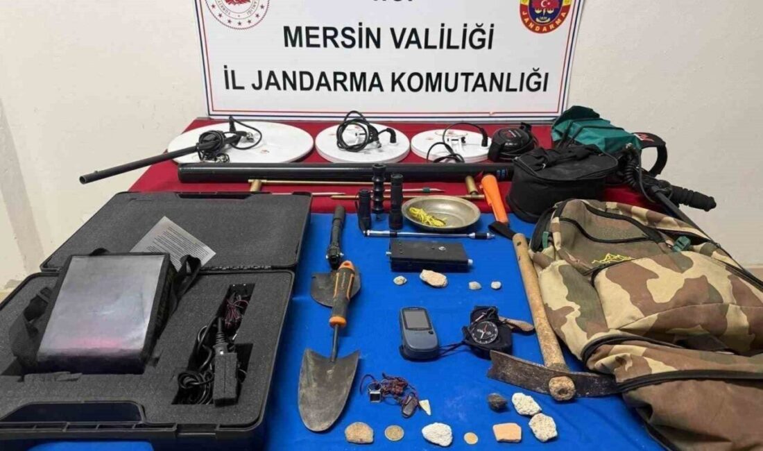 Mersin’de kaçak kazı yapan 3 şüpheli, jandarma ekipleri tarafından yakalanarak