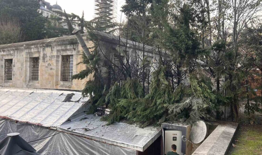 Sultanahmet Camisi’nin altındaki çarşıda bulunan bir restoranda meydana gelen yangın,