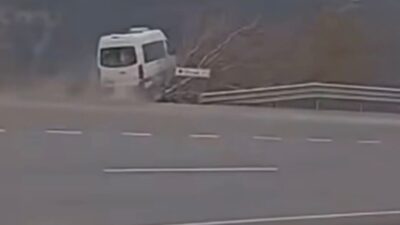 Gaziantep’in Nurdağı ilçesinde gerçekleşen bir kazada tarım işçilerini taşıyan bir