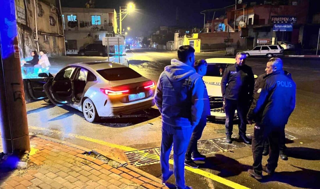Tarsus ilçesinde meydana gelen trafik kazasında 2 kişi yaralandı. Kazanın,