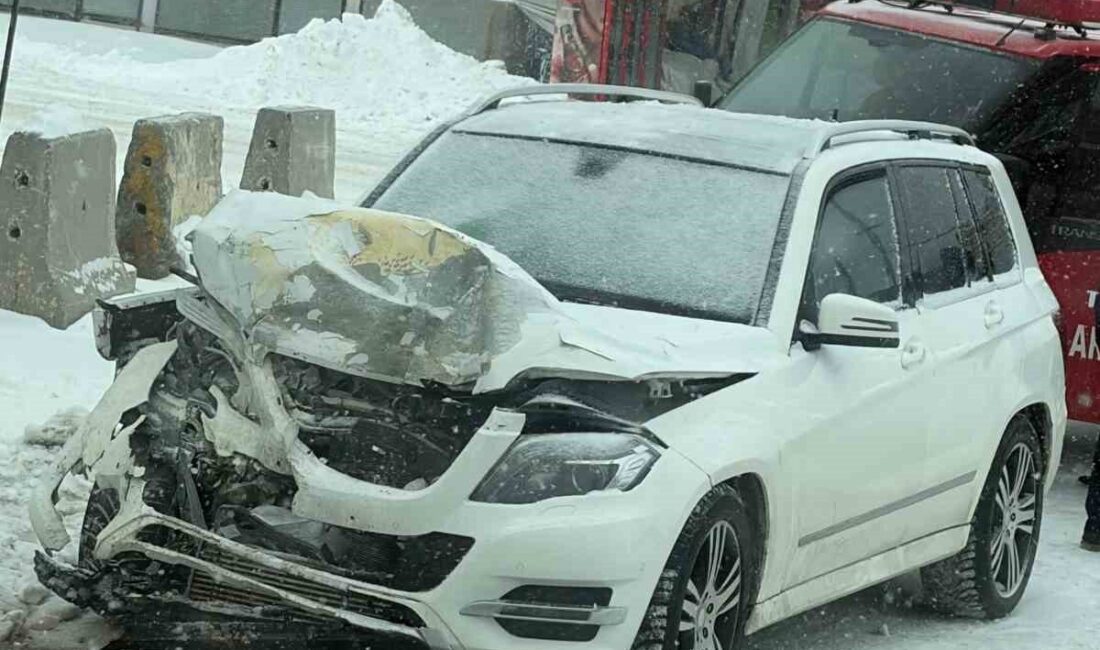 Tatvan Belediye Başkanı Mümin Erol’un makam aracının karıştığı trafik kazasında