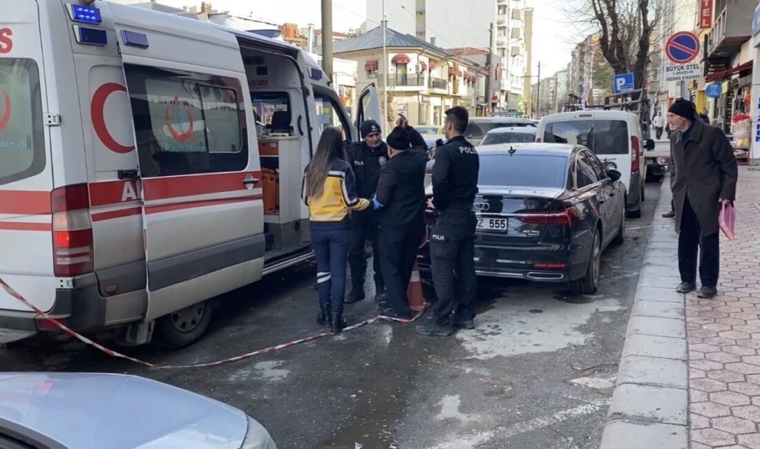 Eskişehir’de yaşanan olayda, alkollü bir adamın yaralanması sonucu ambulansa binmeyi