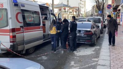 Eskişehir’de yaşanan olayda, alkollü bir adamın yaralanması sonucu ambulansa binmeyi