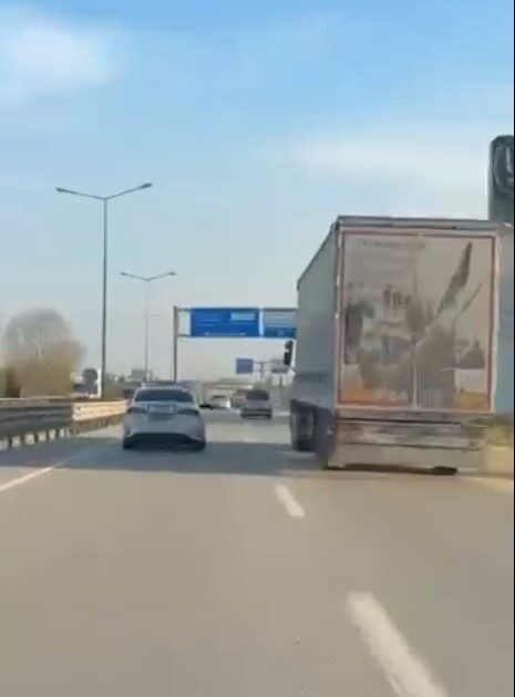 Bursa’nın İnegöl ilçesinde, trafik polisleri tarafından dur ihtarına uymayan bir
