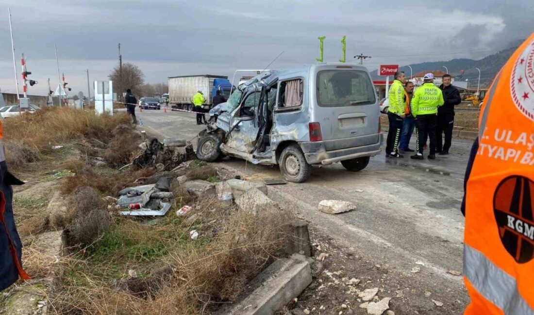 Denizli’de bir tali yoldan ana yola çıkmak isteyen yaşlı bir