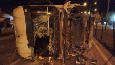 Denizli’de bir tırın, Sarayköy ilçesinde seyir halindeyken bir otomobille çarpışması