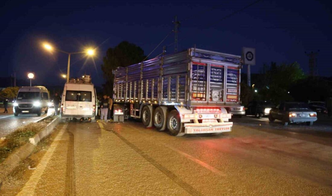 Adana’nın Kozan ilçesinde meydana gelen trafik kazasında bir tırın narenciye