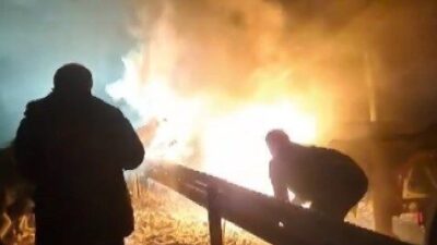 Sivas’ta meydana gelen olayda, bir tırın yakıt deposunda çıkan yangın