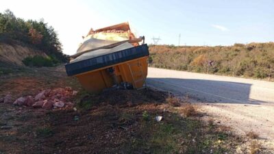 Bilecik’te meydana gelen kaza, seyir halindeki bir tırın dorsesinin kopmasıyla