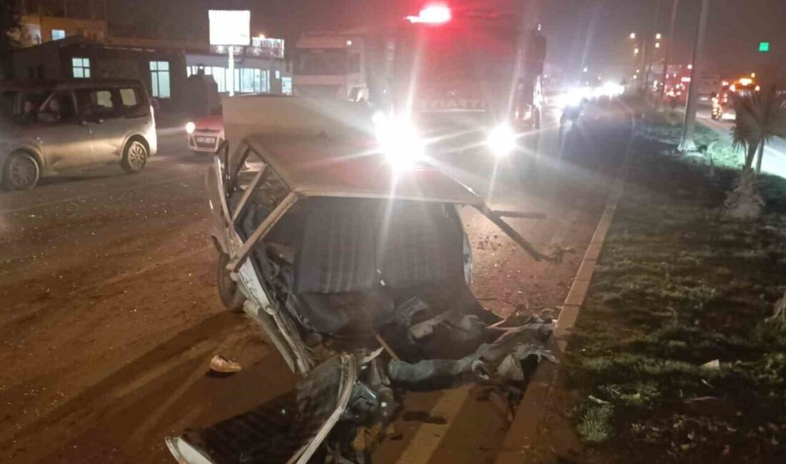 Hatay’ın Kırıkhan ilçesinde, Tofaş marka bir otomobil ile bir tırın