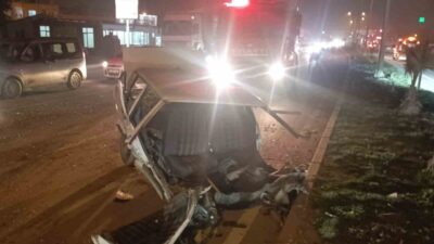 Hatay’ın Kırıkhan ilçesinde, Tofaş marka bir otomobil ile bir tırın