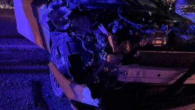 Niksar ilçesinde yaşanan trafik kazasında bir otomobilin traktöre çarpması sonucu