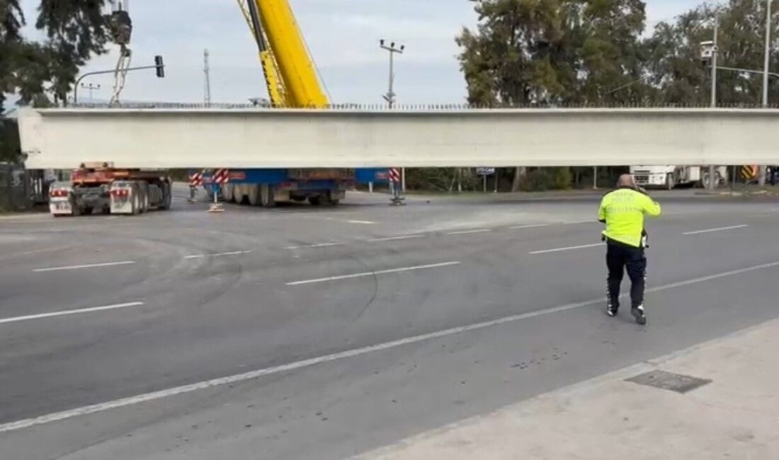 Mersin’in Erdemli ilçesine girişte tonlarca ağırlığındaki beton bloklar taşıyan bir