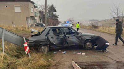 Afyonkarahisar’da meydana gelen trafik kazasında 3 kişi yaralandı. Kaza, Sandıklı