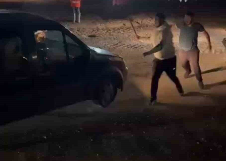 Kocaeli’de meydana gelen bir olayda, bir sürücünün trafikte öfkelendiği ve