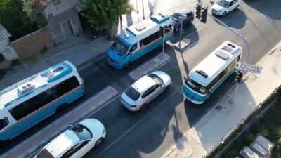 İzmir’de, Konak ilçesi Gürçeşme Caddesi’nde gerçekleştirilen trafik denetiminde, bir dolmuş