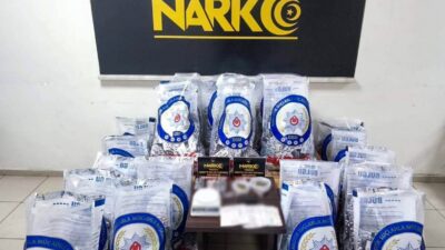 Manisa polisi, Turgutlu’da gerçekleştirdiği operasyonda iki şüpheliyi gözaltına aldı. Yapılan