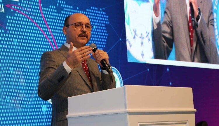 Türk Eğitim-Sen Genel Başkanı Talip Geylan, Ankara’da bir okulda bazı