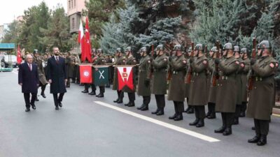 Milli Savunma Bakanı Yaşar Güler ile Polonya Başbakan Yardımcısı ve