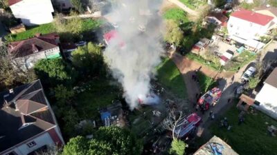 Tuzla ilçesinde bulunan bir arazide yer alan gecekonduda çıkan yangın