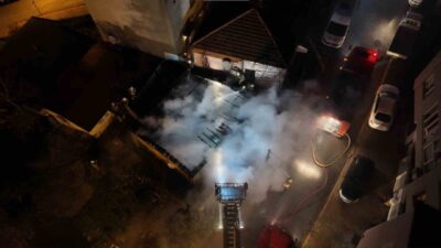 İstanbul Ümraniye ilçesinde bir gecekondu yangını meydana geldi. Henüz belirlenemeyen