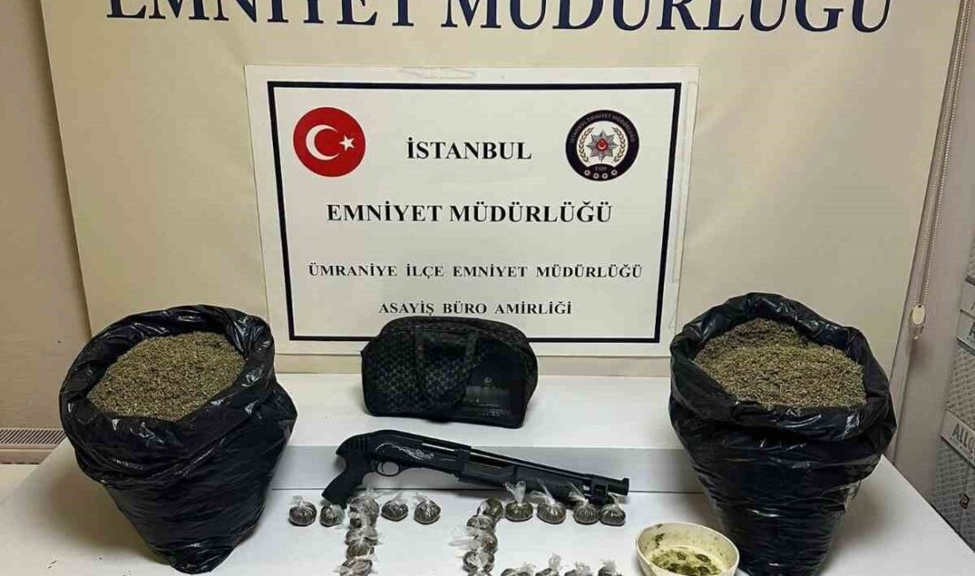İstanbul’un Ümraniye ilçesinde bir uyuşturucu satıcısına ait eve düzenlenen operasyonda,
