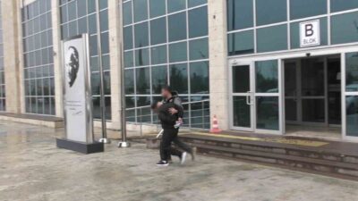 Uşak’ta gerçekleştirilen üç ayrı uyuşturucu operasyonunda gözaltına alınan üç şüpheli,
