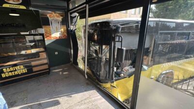 Üsküdar’da seyir halindeki bir İETT otobüsü, kontrolünden çıkarak henüz belirlenemeyen