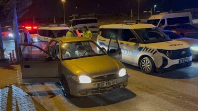 Kayseri’nin Talas ilçesinde polis ekiplerinin uygulama yaparken dur ihtarına uymayan