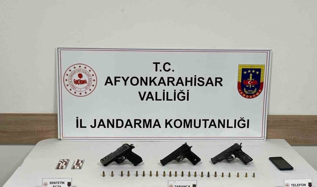 Afyonkarahisar merkezinde gerçekleştirilen bir operasyonda Jandarma ekipleri tarafından yakalanan bir